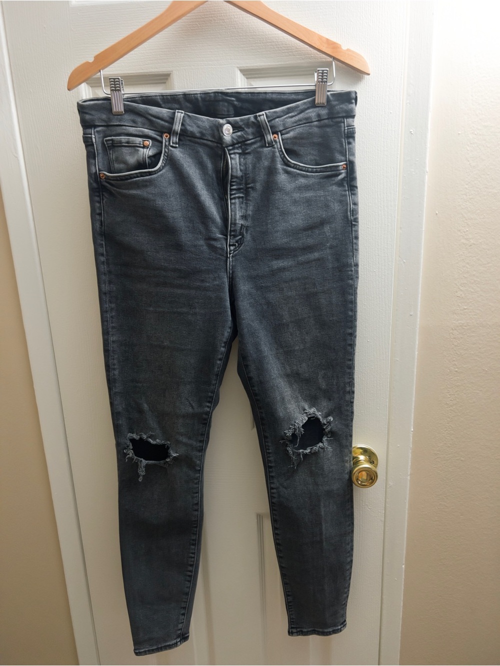 H&M Women's Washed Black Skinny Ripped Knee Jeans